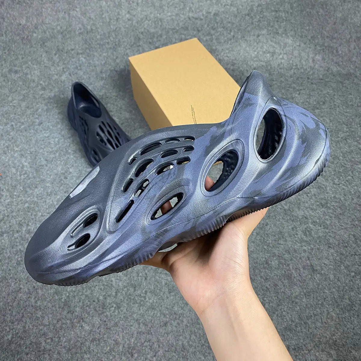 YEEZY FOAM RNR BLUE MINERAL VICE