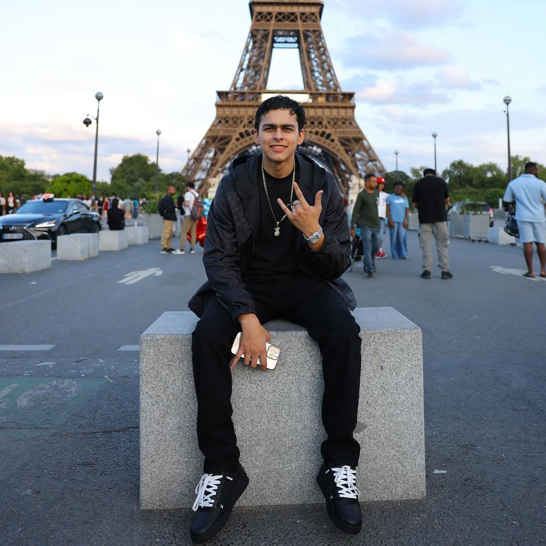 LOUIS VUITTON TRAINER BLACK