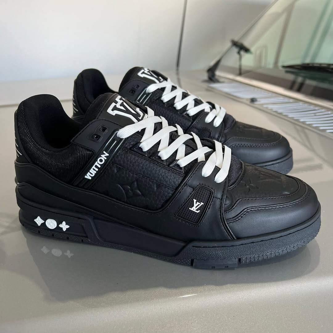 LOUIS VUITTON TRAINER BLACK