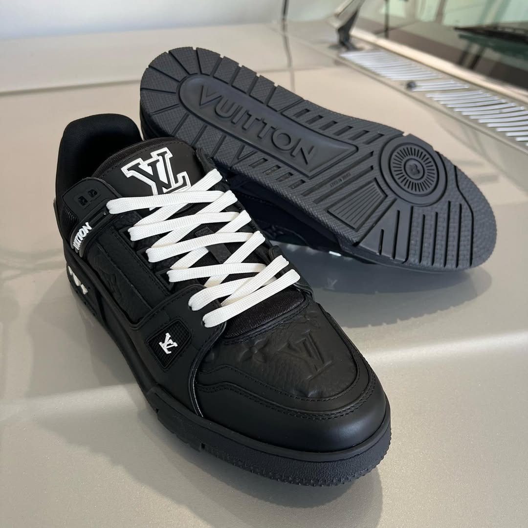 LOUIS VUITTON TRAINER BLACK