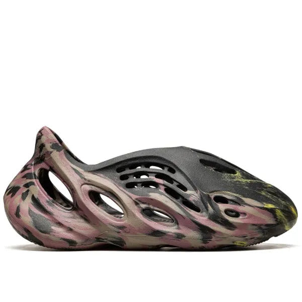 YEEZY FOAM RNR CARBON